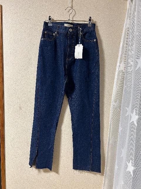 新品タグ付きFactor★裾スリット切りっぱなしジーンズ < 女性ファッション 新品タグ付きFactor★裾スリット切りっぱなしジーンズ < 女性ファッションの