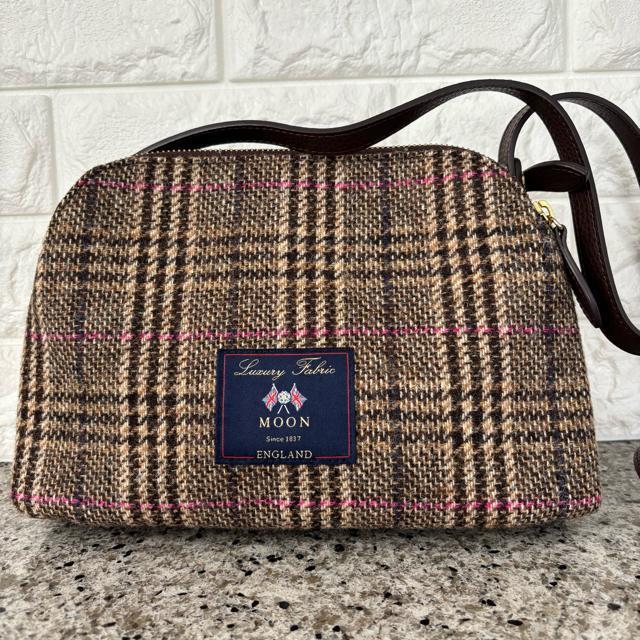 【極美品】Samantha Thavasa★サマンサタバサ★ショルダーバッグ ムーンギャレット チェック ブラウン ウール 毛 < ブランド 【極美品】Samantha Thavasa★サマンサタバサ★ショルダーバッグ ムーンギャレット チェック ブラウン ウール 毛 < ブランドの