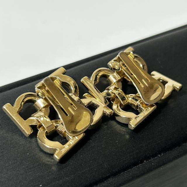 ���i Ferragamo �t�F���K�� 4�A�K���`�[�j �C�������O �A�N�Z�T���[ �N���b�v�� �S�[���h �� �u�����h�� 