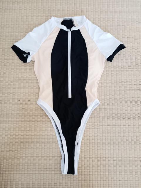 ハイカットラッシュガード 半袖 Sサイズ(US) < 女性ファッション ハイカットラッシュガード 半袖 Sサイズ(US) < 女性ファッションの