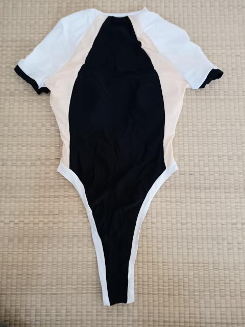 ハイカットラッシュガード 半袖 Sサイズ(US) < 女性ファッション ハイカットラッシュガード 半袖 Sサイズ(US) < 女性ファッションの