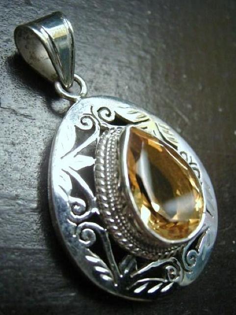 ☆即決☆silver925*ゴールデントパーズペンダントトップ 4.2a < 女性アクセサリー/時計  ☆即決☆silver925*ゴールデントパーズペンダントトップ 4.2a < 女性アクセサリー/時計の