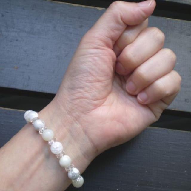 ムーンストーンxマザーオブパールxハウライトxクラック水晶 < 女性アクセサリー/時計 ムーンストーンxマザーオブパールxハウライトxクラック水晶 < 女性アクセサリー/時計の