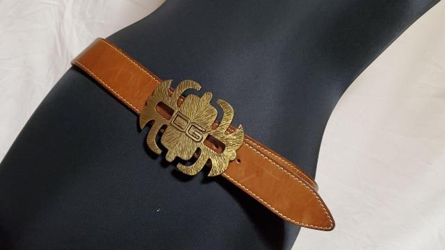 正規 ドルチェ&ガッバーナ バロック D&G アイコンロゴ スパイダーバックル レザーベルト 茶×金 100 最大サイズ金具 XL < ブランド  正規 ドルチェ&ガッバーナ バロック D&G アイコンロゴ スパイダーバックル レザーベルト 茶×金 100 最大サイズ金具 XL < ブランドの