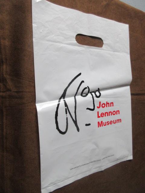 ジョン・レノン・ミュージアムの ビニール袋 < タレントグッズ  ジョン・レノン・ミュージアムの ビニール袋  < タレントグッズの