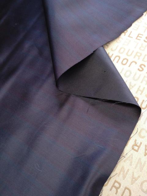 レトロ(AAB677)約72cm幅×約3m・シルクサテン・和装品制作用布地(?) < ペット/手芸/園芸 レトロ(AAB677)約72cm幅×約3m・シルクサテン・和装品制作用布地(?) < ペット/手芸/園芸の