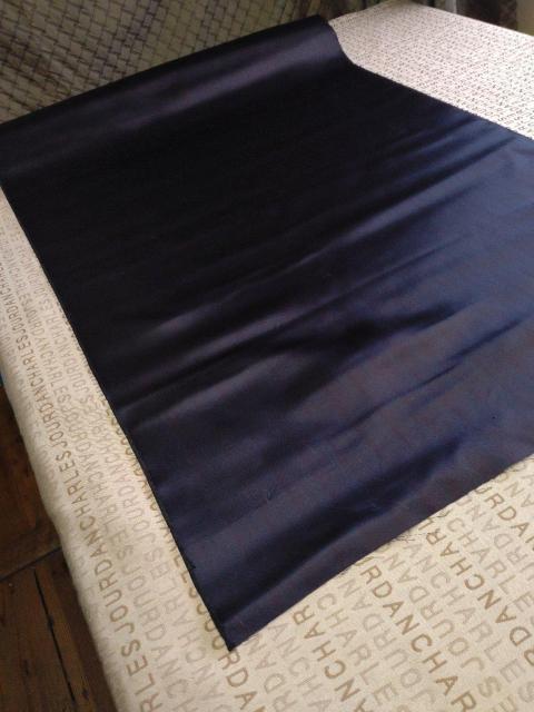 レトロ(AAB677)約72cm幅×約3m・シルクサテン・和装品制作用布地(?) < ペット/手芸/園芸 レトロ(AAB677)約72cm幅×約3m・シルクサテン・和装品制作用布地(?) < ペット/手芸/園芸の