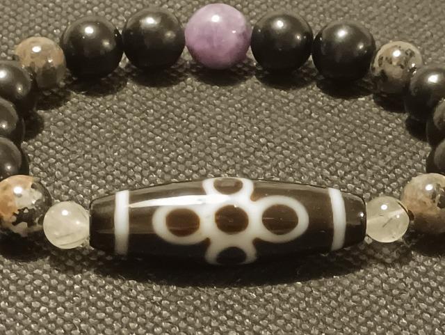 レアです。「運勢の急激な上昇」閃電五眼天珠のブレスです。一点物。 < 女性アクセサリー/時計 レアです。「運勢の急激な上昇」閃電五眼天珠のブレスです。一点物。 < 女性アクセサリー/時計の