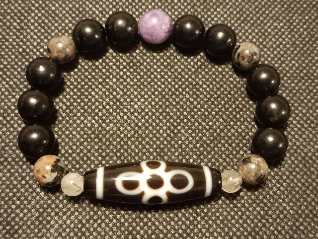 レアです。「運勢の急激な上昇」閃電五眼天珠のブレスです。一点物。 < 女性アクセサリー/時計 レアです。「運勢の急激な上昇」閃電五眼天珠のブレスです。一点物。 < 女性アクセサリー/時計の