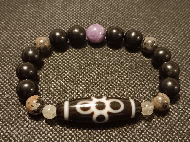 レアです。「運勢の急激な上昇」閃電五眼天珠のブレスです。一点物。 < 女性アクセサリー/時計 レアです。「運勢の急激な上昇」閃電五眼天珠のブレスです。一点物。 < 女性アクセサリー/時計の