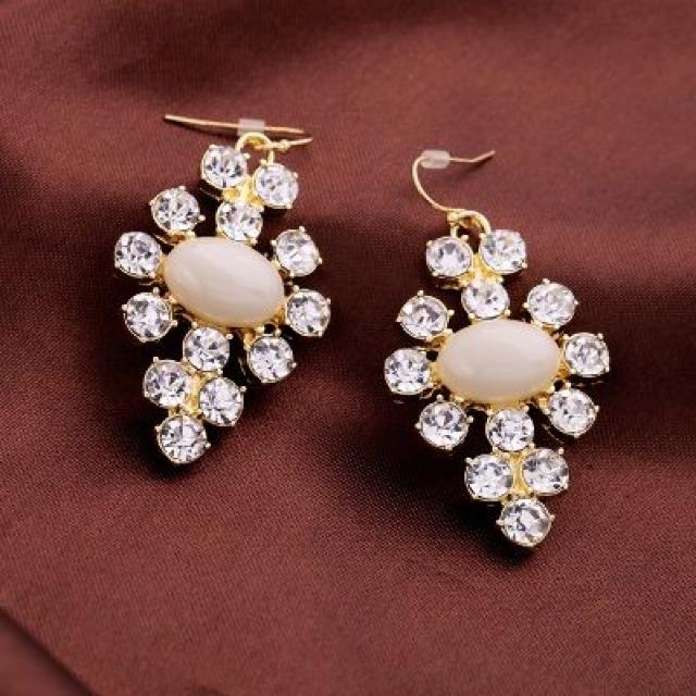 新品ゴスロリ姫系アンティーク調ビジューストーンピアス < 女性アクセサリー/時計  新品ゴスロリ姫系アンティーク調ビジューストーンピアス < 女性アクセサリー/時計の