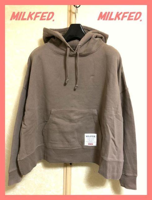☆ミルクフェド☆超美品♪完売ポケットロゴオーバーサイズスウェットパーカーモカ < ブランド ☆ミルクフェド☆超美品♪完売ポケットロゴオーバーサイズスウェットパーカーモカ < ブランドの