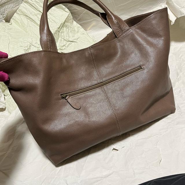 【Dakota / ダコタ】 型押しロゴ入り / レザー トートバッグ 大容量 肩掛け < ブランド 【Dakota / ダコタ】 型押しロゴ入り / レザー トートバッグ 大容量 肩掛け < ブランドの