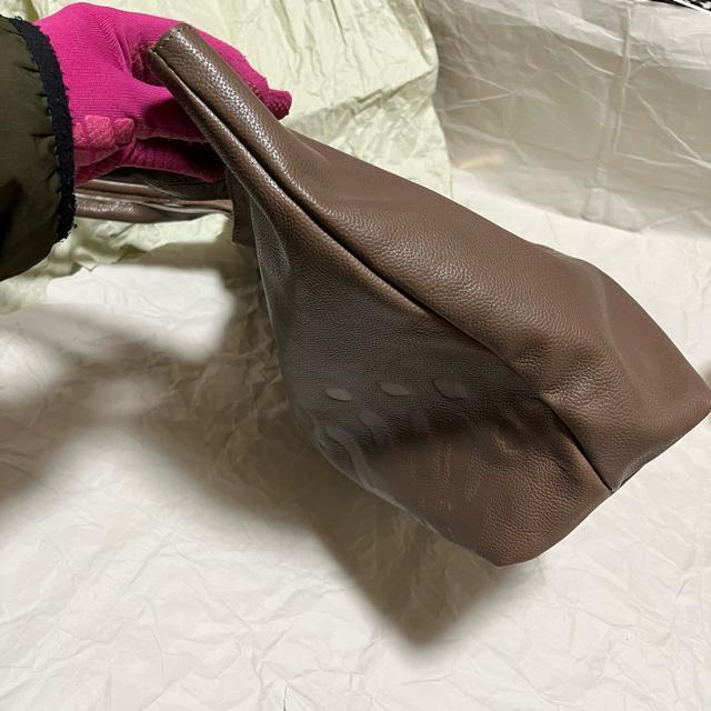 【Dakota / ダコタ】 型押しロゴ入り / レザー トートバッグ 大容量 肩掛け < ブランド 【Dakota / ダコタ】 型押しロゴ入り / レザー トートバッグ 大容量 肩掛け < ブランドの