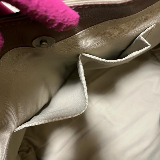 【Dakota / ダコタ】 型押しロゴ入り / レザー トートバッグ 大容量 肩掛け < ブランド 【Dakota / ダコタ】 型押しロゴ入り / レザー トートバッグ 大容量 肩掛け < ブランドの