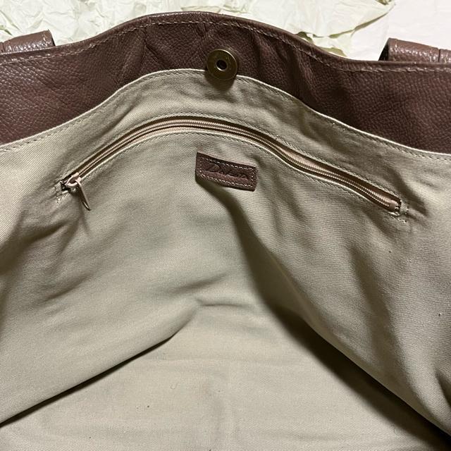 【Dakota / ダコタ】 型押しロゴ入り / レザー トートバッグ 大容量 肩掛け < ブランド 【Dakota / ダコタ】 型押しロゴ入り / レザー トートバッグ 大容量 肩掛け < ブランドの