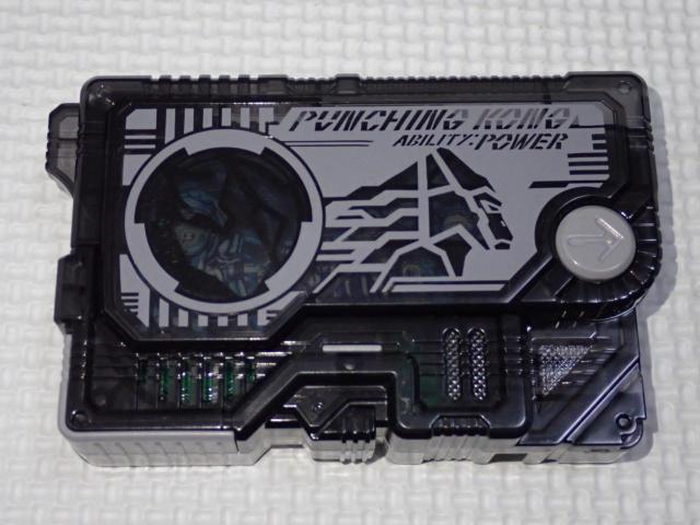 仮面ライダーゼロワン DXパンチングコングプログライズキー < おもちゃ 仮面ライダーゼロワン DXパンチングコングプログライズキー < おもちゃの