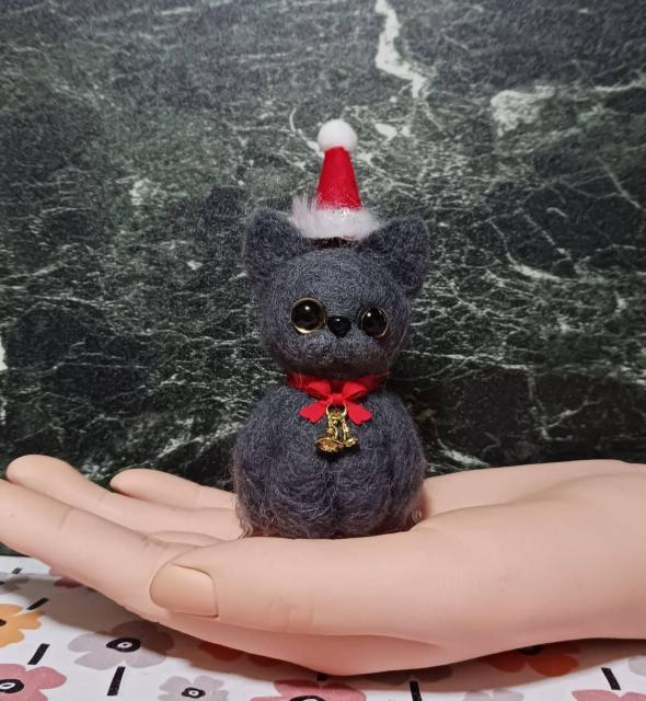 羊毛フェルト サンタ帽子のグレー猫ちゃん ケーキ・透明スタンド付き < ペット/手芸/園芸  羊毛フェルト サンタ帽子のグレー猫ちゃん ケーキ・透明スタンド付き < ペット/手芸/園芸の