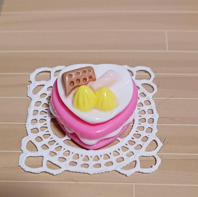 羊毛フェルト サンタ帽子のグレー猫ちゃん ケーキ・透明スタンド付き < ペット/手芸/園芸  羊毛フェルト サンタ帽子のグレー猫ちゃん ケーキ・透明スタンド付き < ペット/手芸/園芸の