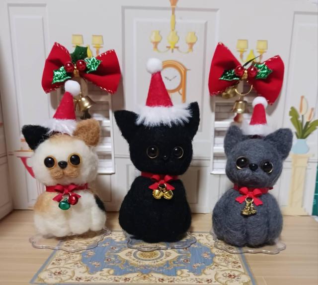 羊毛フェルト サンタ帽子のグレー猫ちゃん ケーキ・透明スタンド付き < ペット/手芸/園芸  羊毛フェルト サンタ帽子のグレー猫ちゃん ケーキ・透明スタンド付き < ペット/手芸/園芸の