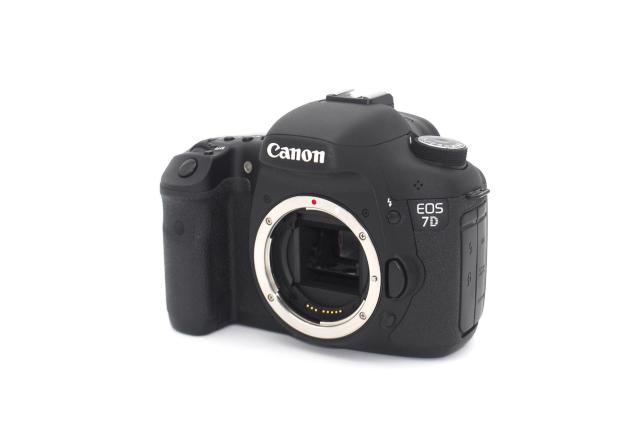 �����E�o�b�e���[2�t����Canon 7D �{�f�B�� �� �Ɠd/AV�� 