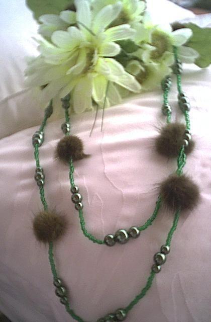 可愛い毛付きビーズラインネックレス < 女性アクセサリー/時計 可愛い毛付きビーズラインネックレス < 女性アクセサリー/時計の