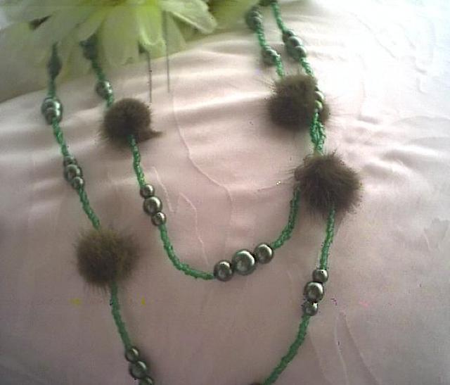 可愛い毛付きビーズラインネックレス < 女性アクセサリー/時計 可愛い毛付きビーズラインネックレス < 女性アクセサリー/時計の