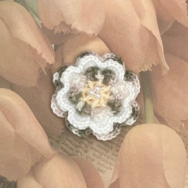 ハンドメイド♪かぎ針編み 毛糸で編んだお花モチーフのブローチ < 女性ファッション  ハンドメイド♪かぎ針編み 毛糸で編んだお花モチーフのブローチ  < 女性ファッションの