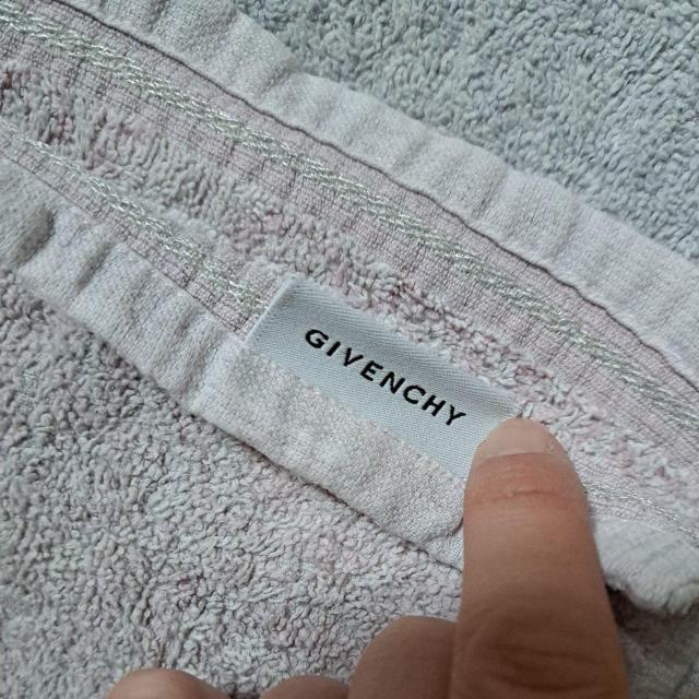 GIVENCHỸtFCX^I  uh 