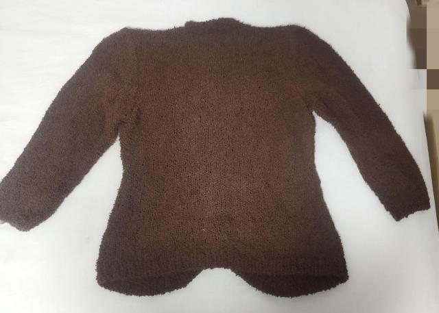茶 金ボタン ノーカラージャケット風カーディガン ハンドメイド 手編み < 女性ファッション  茶 金ボタン ノーカラージャケット風カーディガン ハンドメイド 手編み < 女性ファッションの
