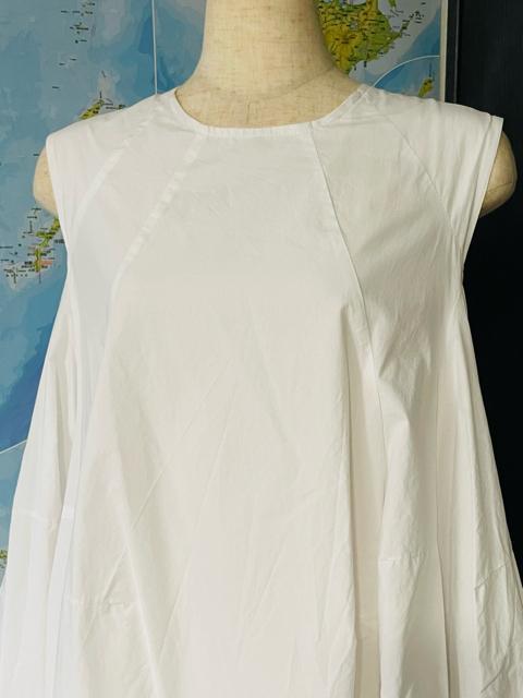 ワンピース 白 広がるデザイン 美品 < 女性ファッション  ワンピース 白 広がるデザイン 美品 < 女性ファッションの