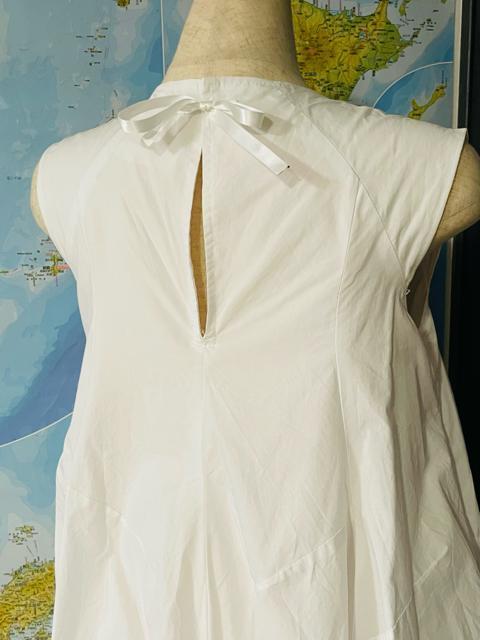 ワンピース 白 広がるデザイン 美品 < 女性ファッション  ワンピース 白 広がるデザイン 美品 < 女性ファッションの