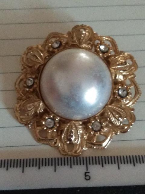 昭和レトロ ヨーロッパデザイン パールブローチ < 女性アクセサリー/時計 昭和レトロ ヨーロッパデザイン パールブローチ < 女性アクセサリー/時計の