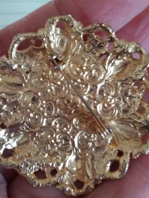 昭和レトロ ヨーロッパデザイン パールブローチ < 女性アクセサリー/時計 昭和レトロ ヨーロッパデザイン パールブローチ < 女性アクセサリー/時計の