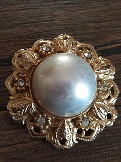 昭和レトロ ヨーロッパデザイン パールブローチ < 女性アクセサリー/時計 昭和レトロ ヨーロッパデザイン パールブローチ < 女性アクセサリー/時計の