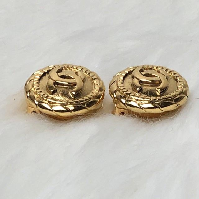 【極美品】CHANEL シャネル イヤリング ココマーク ラウンドフォルム 丸型 ヴィンテージ ゴールドカラー < ブランド 【極美品】CHANEL シャネル イヤリング ココマーク ラウンドフォルム 丸型 ヴィンテージ ゴールドカラー < ブランドの