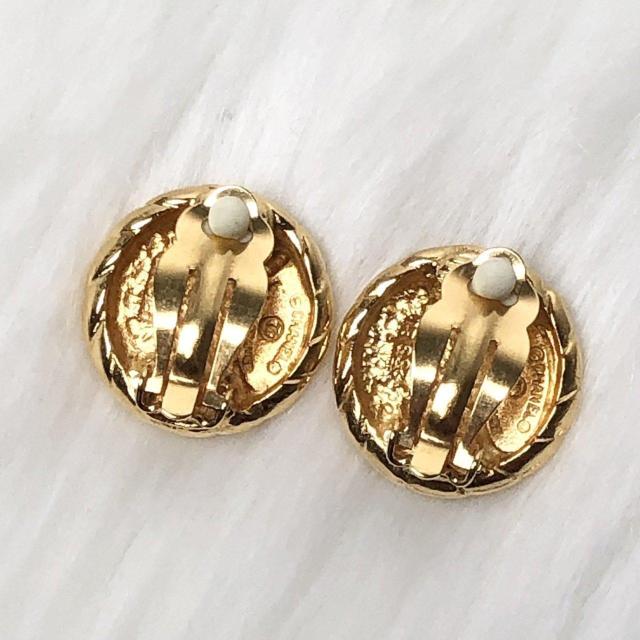【極美品】CHANEL シャネル イヤリング ココマーク ラウンドフォルム 丸型 ヴィンテージ ゴールドカラー < ブランド 【極美品】CHANEL シャネル イヤリング ココマーク ラウンドフォルム 丸型 ヴィンテージ ゴールドカラー < ブランドの