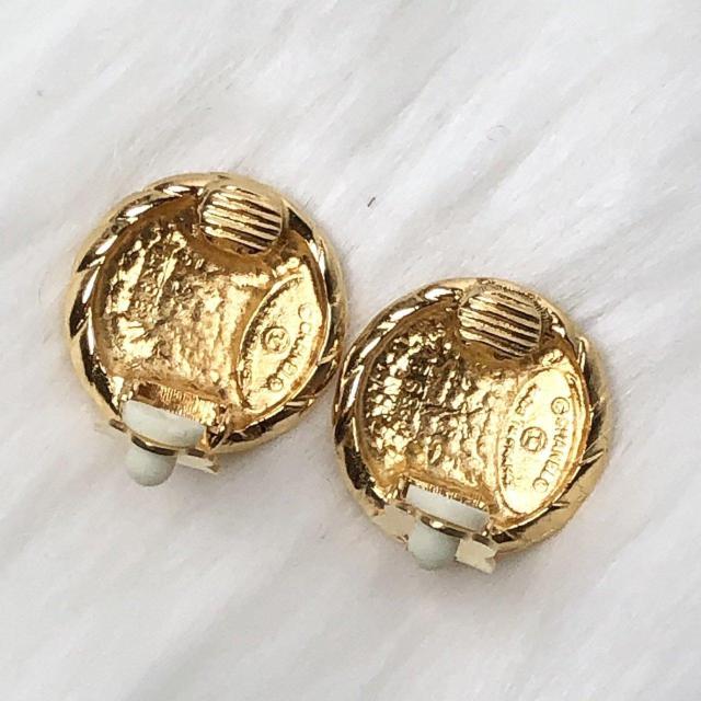 【極美品】CHANEL シャネル イヤリング ココマーク ラウンドフォルム 丸型 ヴィンテージ ゴールドカラー < ブランド 【極美品】CHANEL シャネル イヤリング ココマーク ラウンドフォルム 丸型 ヴィンテージ ゴールドカラー < ブランドの