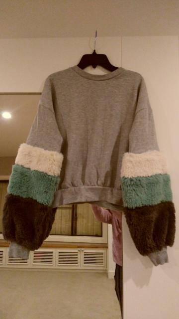 グレー カットソー 袖フェークファー白緑茶色 Mサイズ < 女性ファッション  グレー カットソー 袖フェークファー白緑茶色 Mサイズ  < 女性ファッションの