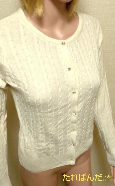 新品タグ付☆フリーズマート☆綺麗なビジュ釦のケーブル編みカーデA93☆3点で即落 < ブランド  新品タグ付☆フリーズマート☆綺麗なビジュ釦のケーブル編みカーデA93☆3点で即落 < ブランドの
