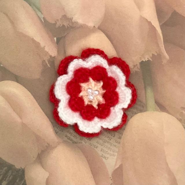 ハンドメイド♪かぎ針編み 毛糸で編んだお花モチーフのブローチ < 女性ファッション  ハンドメイド♪かぎ針編み 毛糸で編んだお花モチーフのブローチ  < 女性ファッションの