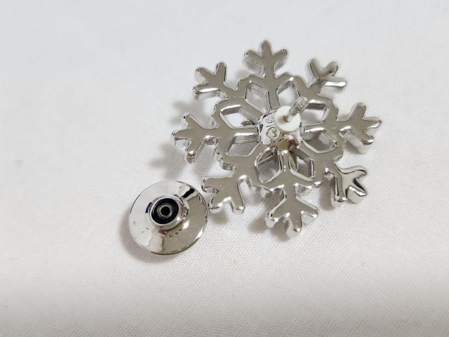 正規未 レア スワロフスキー スノーフレーク ピンブローチ ビジュー石×クリスタル 雪の結晶×星 付属有 ラージL ラグジュアリー < ブランド  正規未 レア スワロフスキー スノーフレーク ピンブローチ ビジュー石×クリスタル 雪の結晶×星 付属有 ラージL ラグジュアリー < ブランドの