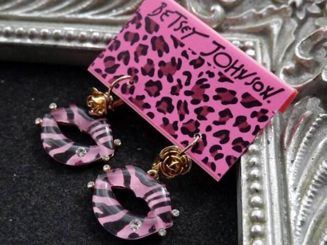 新品ゴスロリ姫系薔薇付キスリップストーンピアスBETSEY JOHNSON < 女性アクセサリー/時計 新品ゴスロリ姫系薔薇付キスリップストーンピアスBETSEY JOHNSON < 女性アクセサリー/時計の