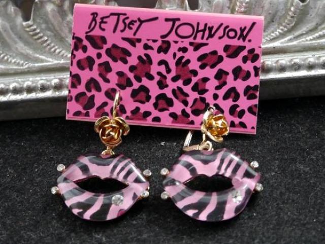 新品ゴスロリ姫系薔薇付キスリップストーンピアスBETSEY JOHNSON < 女性アクセサリー/時計 新品ゴスロリ姫系薔薇付キスリップストーンピアスBETSEY JOHNSON < 女性アクセサリー/時計の
