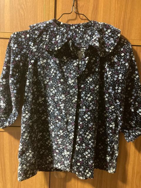 1739.女児ジャケット☆ネイビー地にブルー系と濃いピンクの花柄 < キッズ/ベビー  1739.女児ジャケット☆ネイビー地にブルー系と濃いピンクの花柄  < キッズ/ベビーの