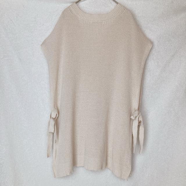 体型カバー ライトベージュ Vネック ニットベスト サイドリボン付 ポンチョ L N2m < ブランド  体型カバー ライトベージュ Vネック ニットベスト サイドリボン付 ポンチョ L N2m < ブランドの