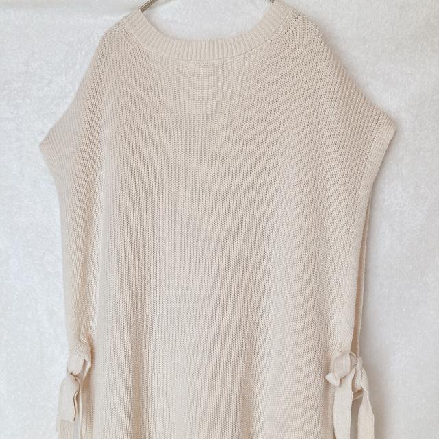 体型カバー ライトベージュ Vネック ニットベスト サイドリボン付 ポンチョ L N2m < ブランド  体型カバー ライトベージュ Vネック ニットベスト サイドリボン付 ポンチョ L N2m < ブランドの