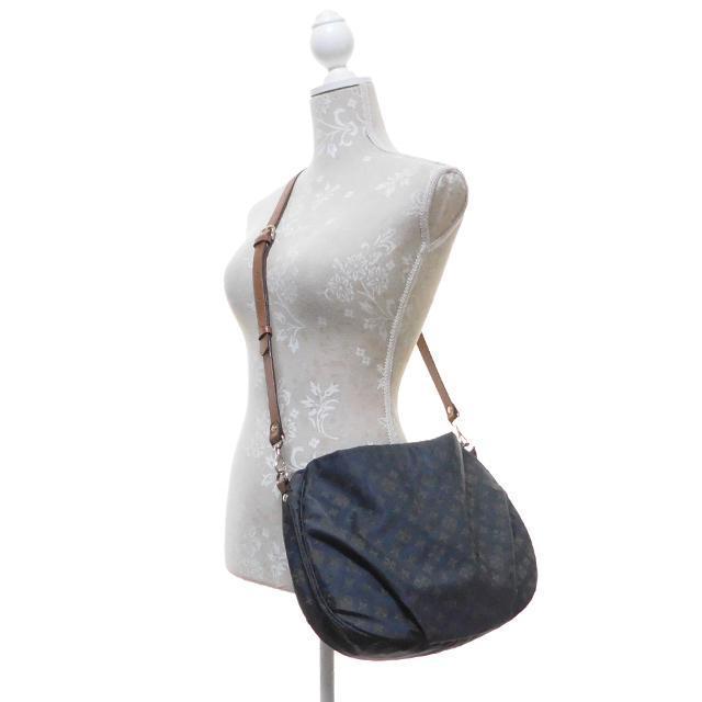 1000円 正規 russet ラシット ショルダーバッグ ボディクロスバッグ 紺系 モノグラム 日本製 破けなし < ブランド 1000円 正規 russet ラシット ショルダーバッグ ボディクロスバッグ 紺系 モノグラム 日本製 破けなし < ブランドの