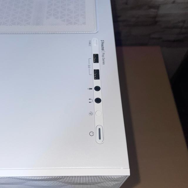 yViQ[~OPCzRyzen7 9800X3D RX9070XT 32GB SSD1TB 850W