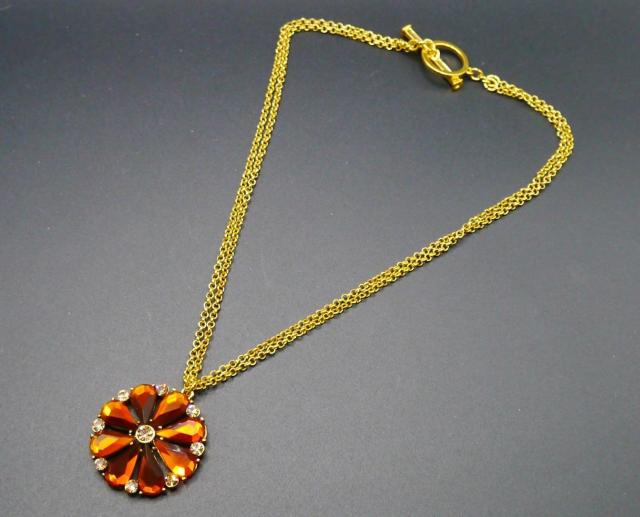 新品 アンティーク調 飴色 花ストーン ネックレス < 女性アクセサリー/時計 新品 アンティーク調 飴色 花ストーン ネックレス < 女性アクセサリー/時計の